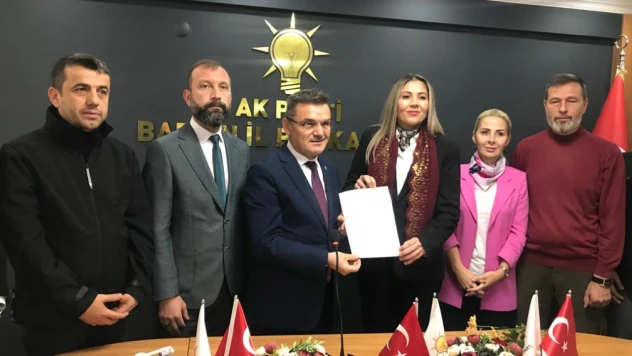 Dünya Şampiyonu, AK Parti'den aday adayı