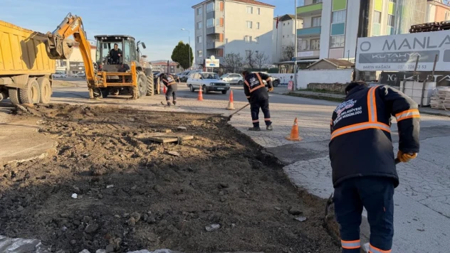 Eski Hastane Caddesi'nde Sıcak Asfalt Çalışması