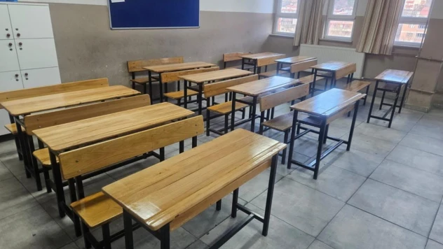 Fatih Ortaokulu'nda Sıralar Yenilendi