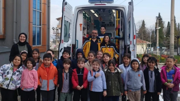 Gazi İlkokulu'nda Ambulanslı 112 Eğitimi