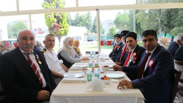 Gazilerimiz onuruna yemek düzenlendi