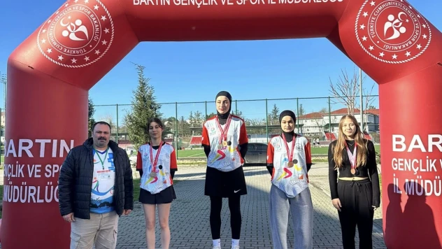 Genç Sporcular Oryantiring Parkurlarında Ter Döktü
