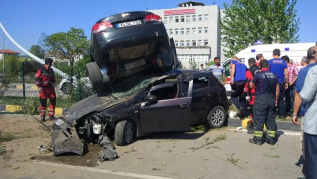 Valilik önünde akıl almaz kaza