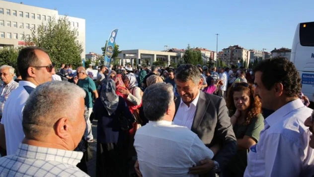 Akın, hacı adaylarını uğurladı