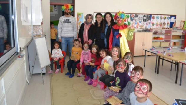 Üniversite öğrencilerinden örnek davranış