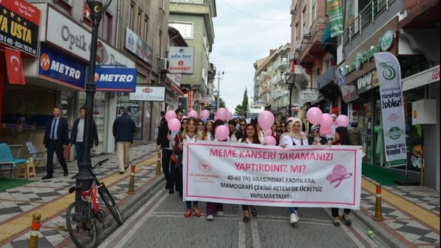 Sağlıkçılardan Meme Kanseri yürüyüşü