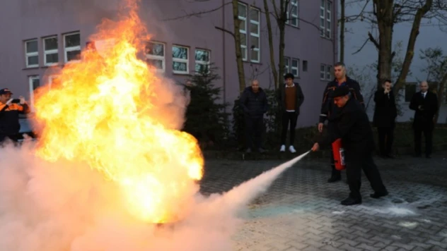 Üniversitede yangın ve tahliye tatbikatı