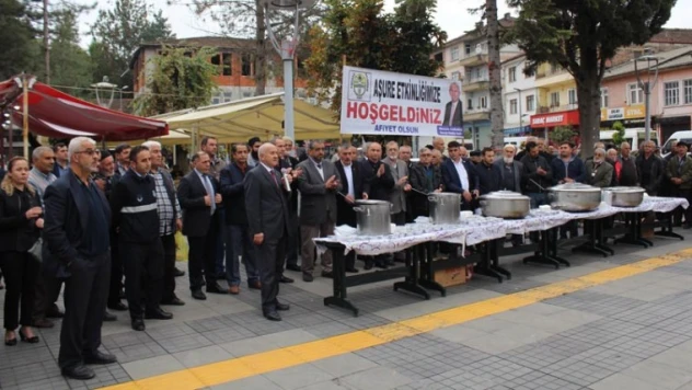 KOZCAĞIZ'DA AŞURE GELENEĞİ SÜRÜYOR