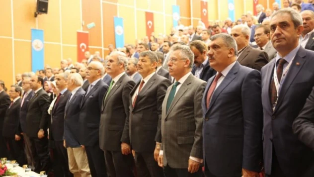 Akın, tarihi kentler birliği'nin 12-14 mayıs tarihlerinde düzenlenen sivas buluşması'na katıldı.