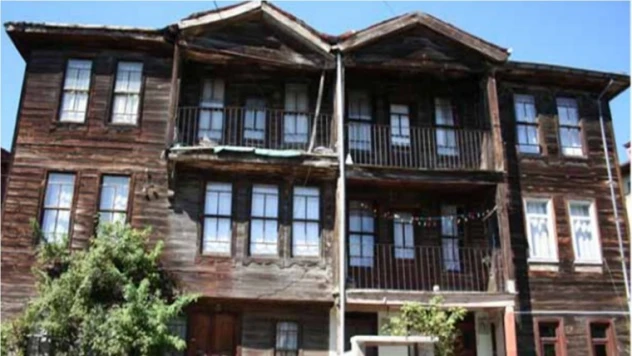 Tarih göz göre göre yok oluyor
