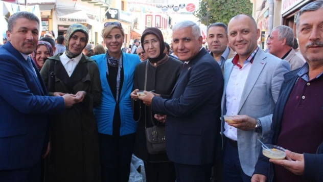 AK PARTİ'DEN HALKA AŞURE İKRAMI