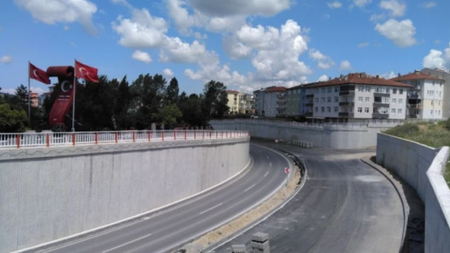MİLLETVEKİLİ TUNÇ TÜRBE YOLU BATÇIK VE ÇEVRE YOLUNDAKİ BÖLÜNMÜŞ YOL ÇALIŞMALARINI DEĞERLENDİRDİ: