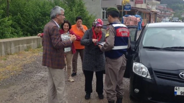 Amasra Jandarma Trafik Timlerinden çikolatalı uyarı