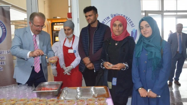 Bartın Üniversitesinden öğrencilerine aşure