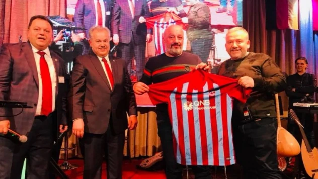 İmzalı formalar Almanya'da açık artırmayla satıldı