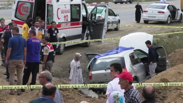 BARTIN'DA FECİ KAZA