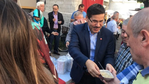 Saadet Partisi Kadın Kollarından aşure ikramı