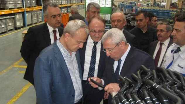 Dirim, teklas kauçuk fabrikasını inceledi