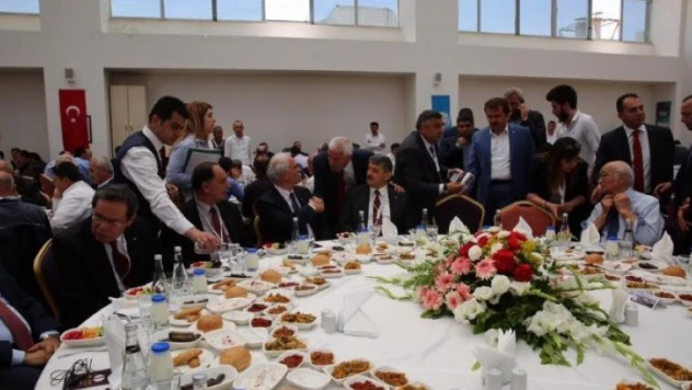 Akın, tarihi kentler birliği'nin 12-14 mayıs tarihlerinde düzenlenen sivas buluşması'na katıldı.