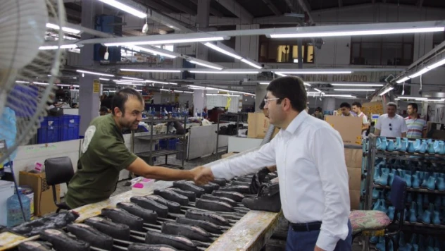 Tunç, fabrika ziyaretlerinde bulundu