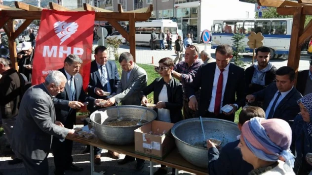 BAŞKAN ULUS'TA AŞURE GÜNÜ PROGRAMLARINA KATILDI