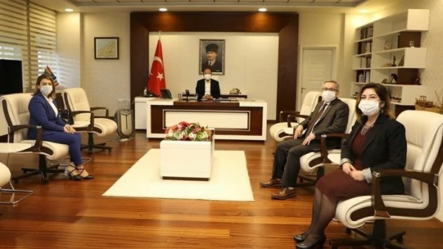 Güner'den pazarcı esnafına ziyaret