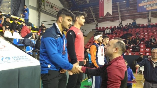 Güreşçiler, Sakarya ve Sinop'ta minderde