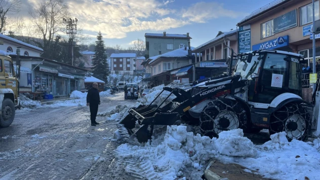 Hasankadı'da 1,5 Metrelik Karla Yoğun Mücadele