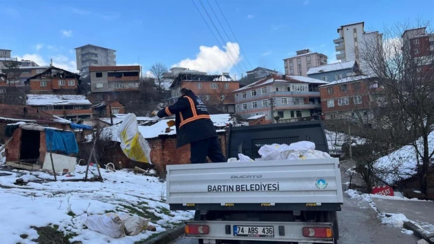 İhtiyaç Sahiplerine Odun Yardımı Sürüyor
