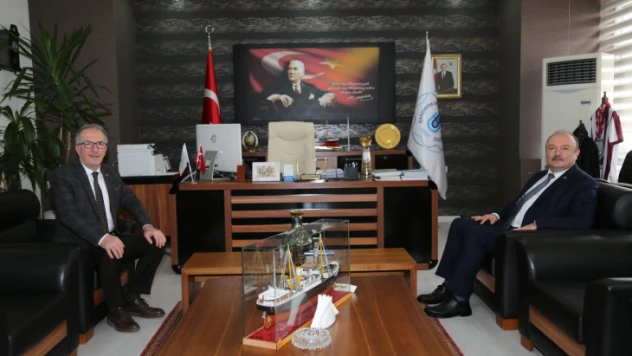 İki üniversite arasında imzalar atıldı