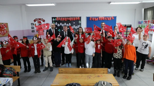 İkinci Dönemin İlk Dersi 'Bayrak Sevgisi'