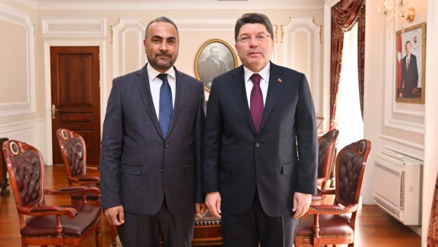 İlk ziyaretini Bakan Tunç'a yaptı