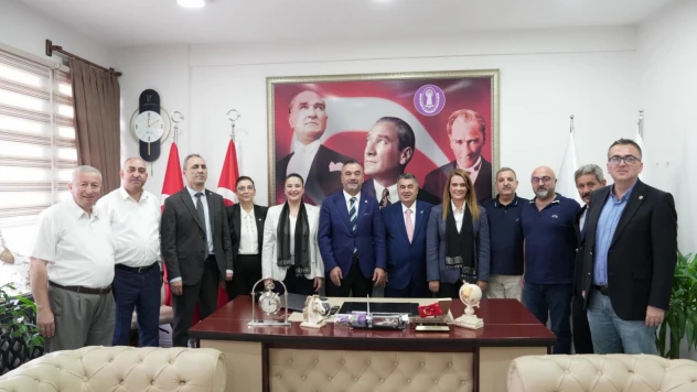 İYİ Parti Heyeti Esnafın Sorunlarını Dinledi