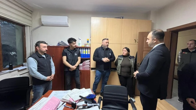 Kadiroğlu, İlçe Hastanesi ve Orman İşletmesini Denetledi