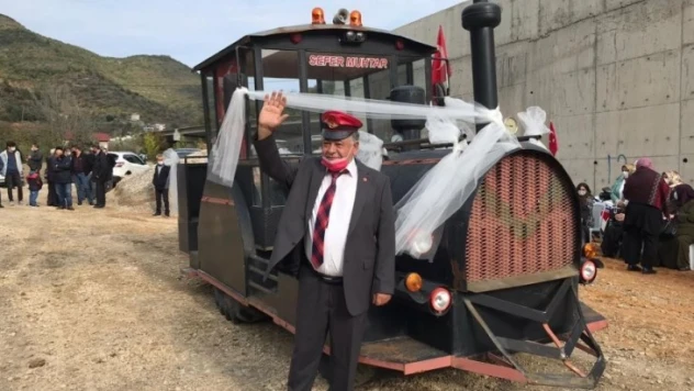 Kara tren gelin arabası oldu