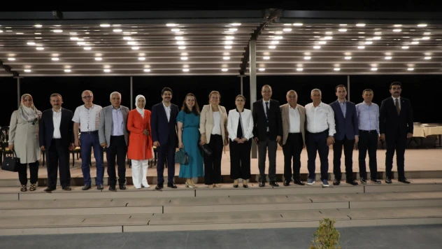 Korkmaz ailesi için veda yemeği