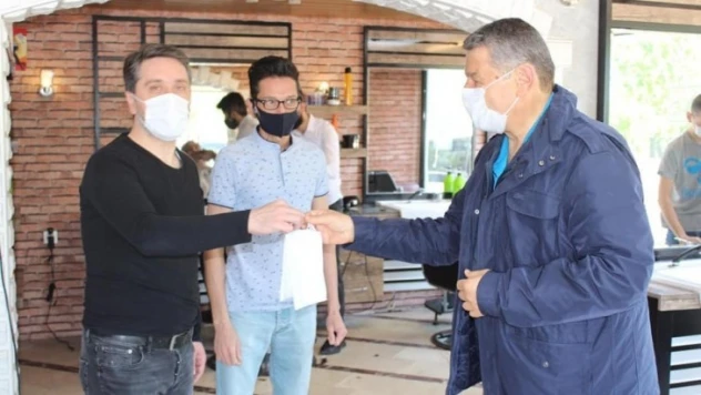 Kuaför ve berberlere maske desteği
