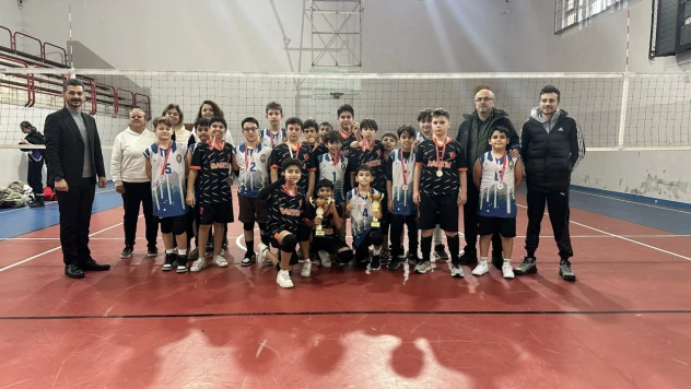 Küçükler Voleybolda İl Şampiyonları Belli Oldu
