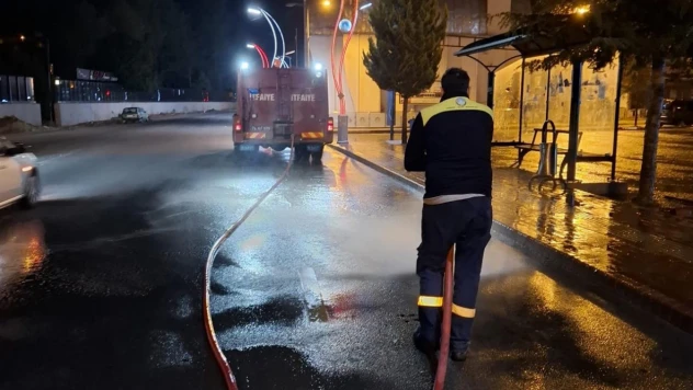 Mahallelerde Temizlik Seferberliği Gece Gündüz Devam Ediyor