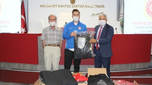 Meclisten Bartınspor'a malzeme yardımı