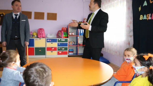 Milli Eğitim Müdürü Acar Gömü Anasınıfında minikleri ziyaret etti