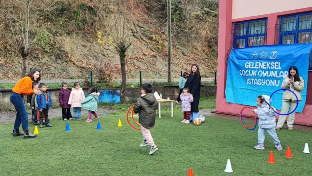 Minikler Sağlık İstasyonlarında Hem Öğrendi Hem Eğlendi