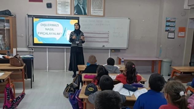 Miniklere Diş Sağlığı Anlatıldı