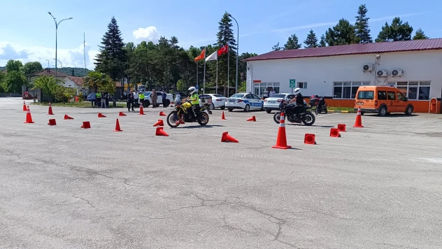 Motorize Trafik Ekiplerinden nefes kesen gösteri