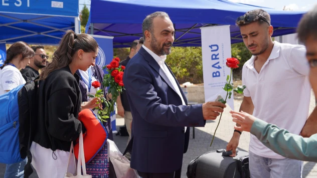 Öğrencileri otogarda Rektör Akkaya karşıladı