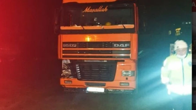 Otomobil ile Tır çarpıştı