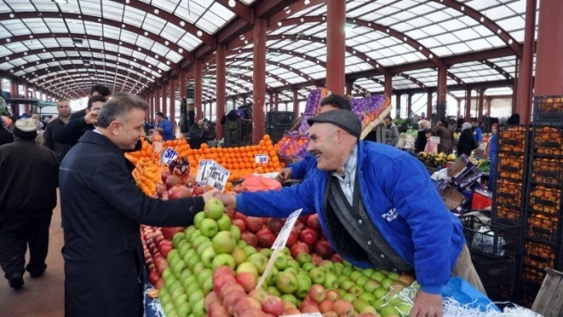 Özkan 'Esnaf ona zarar veren her türlü koşuldan korunmalı'