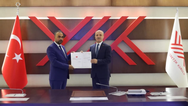 Rektör Akkaya mazbatasını aldı