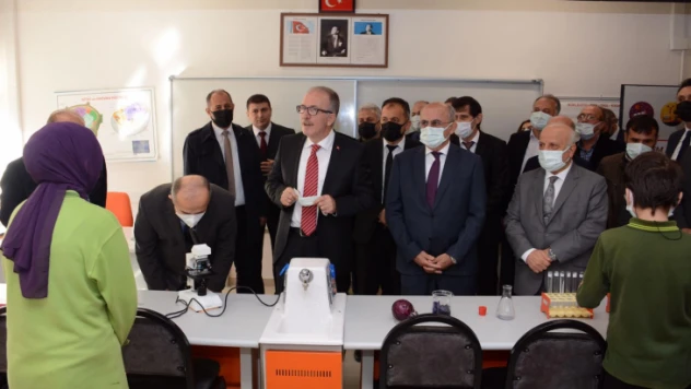 Rektör Uzun, mezun olduğu ortaokuldaki açılışa katıldı