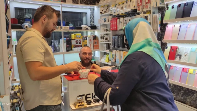 Saadet Partisinden aşure ikramı